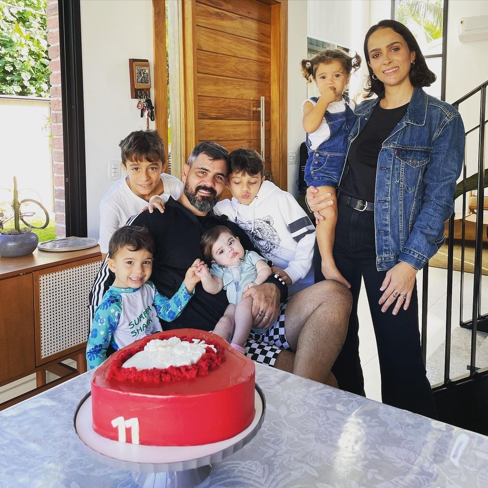 Família Cazarré comemorando os 11 meses de vida de Maria Guilhermina — Foto: Reprodução / Instagram