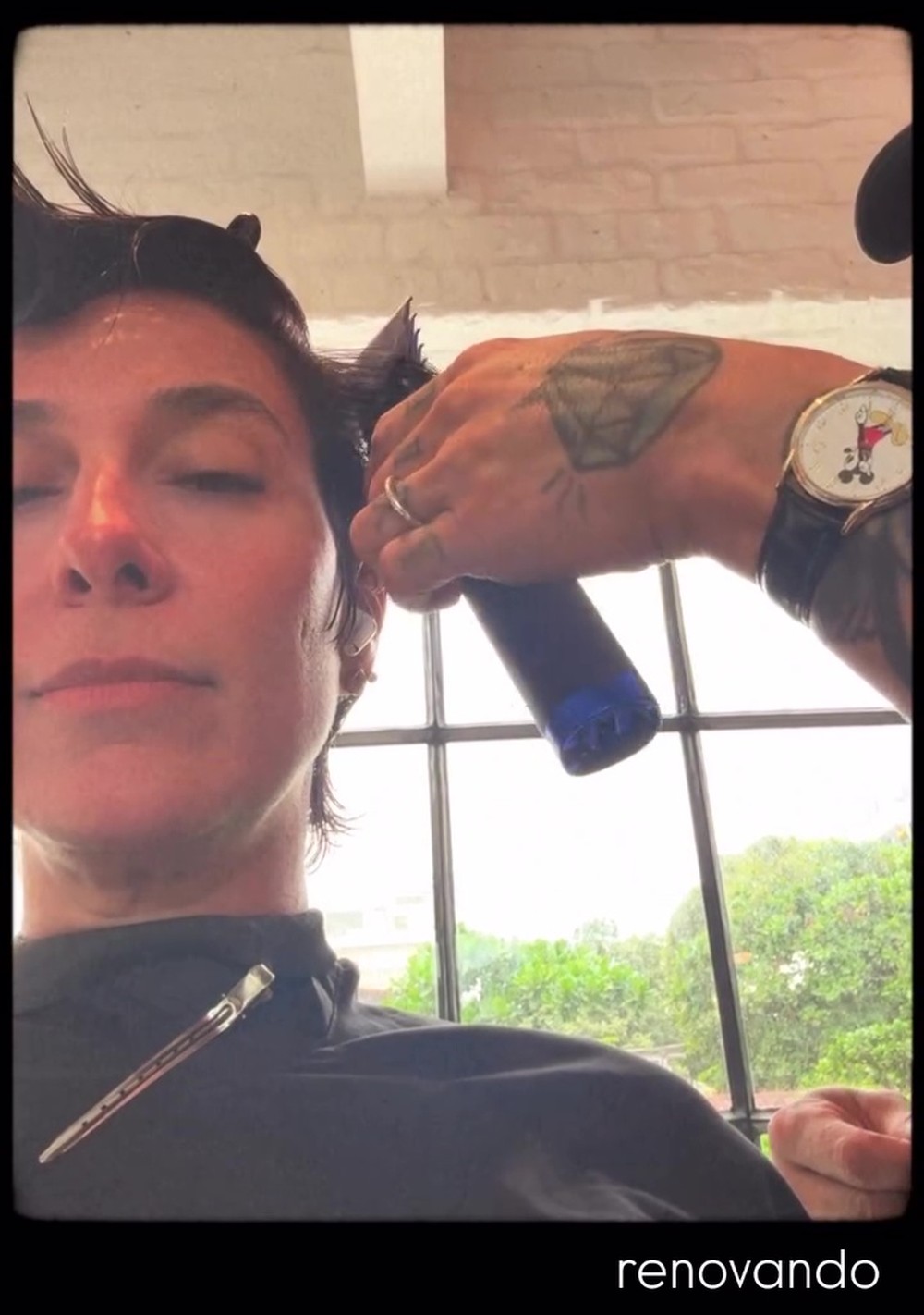 Natasha Dantas, esposa de William Bonner, raspa parte dos cabelos e ...