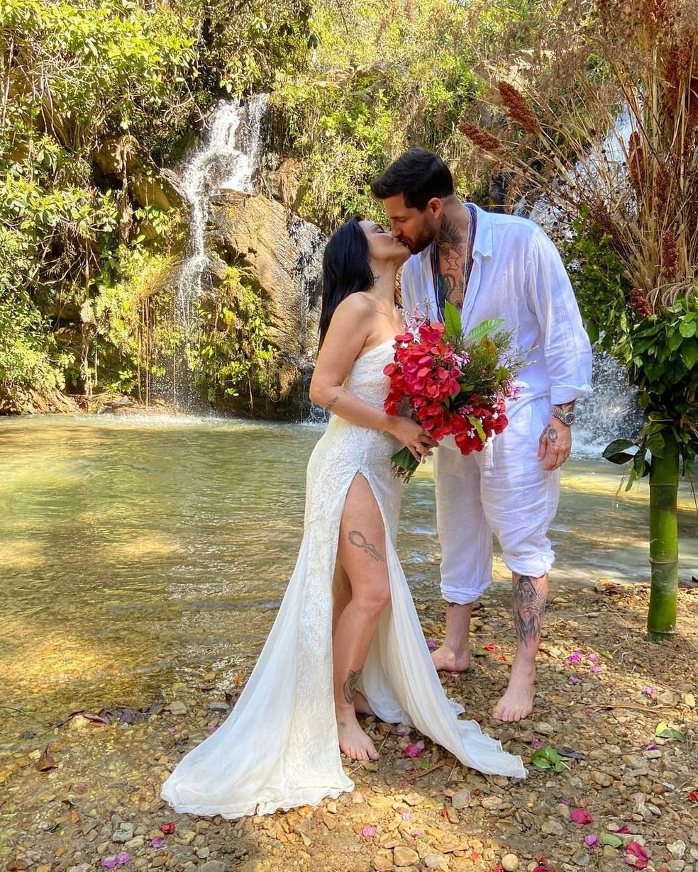 Cleo e Leandro D'Lucca abrem álbum de casamento; tudo o que rolou
