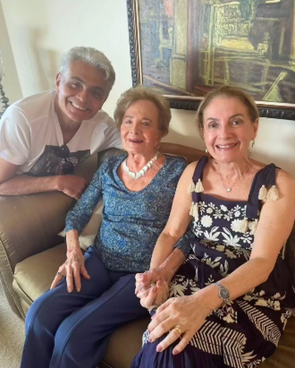 Gloria Menezes aparece em registros raros ao lado do filho e da nora — Foto: Reprodução/Instagram