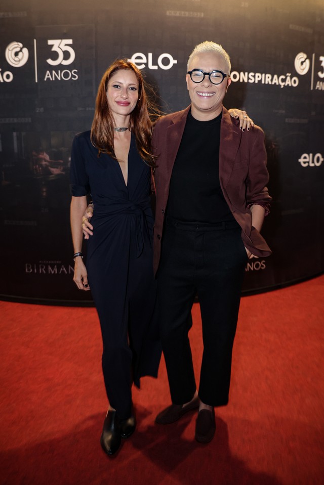 Maria Gadú surge em clima de romance com a mulher: 'Sapatonas orgulhosas'
