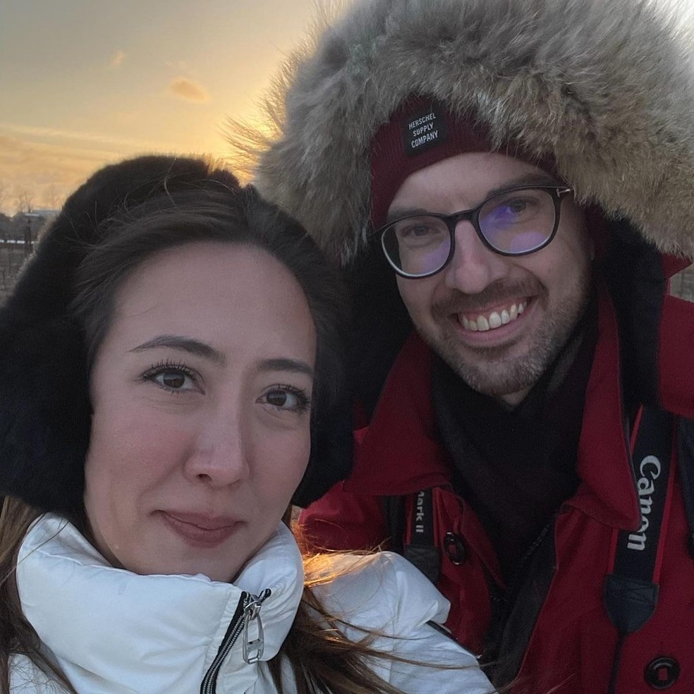 Ju Massaoka fala sobre trajetória na Globo, casamento à distância e