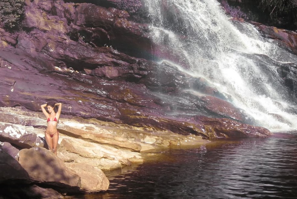 Marina Sena impressiona fãs com ensaio de biquíni na cachoeira — Foto: Reprodução/Instagram