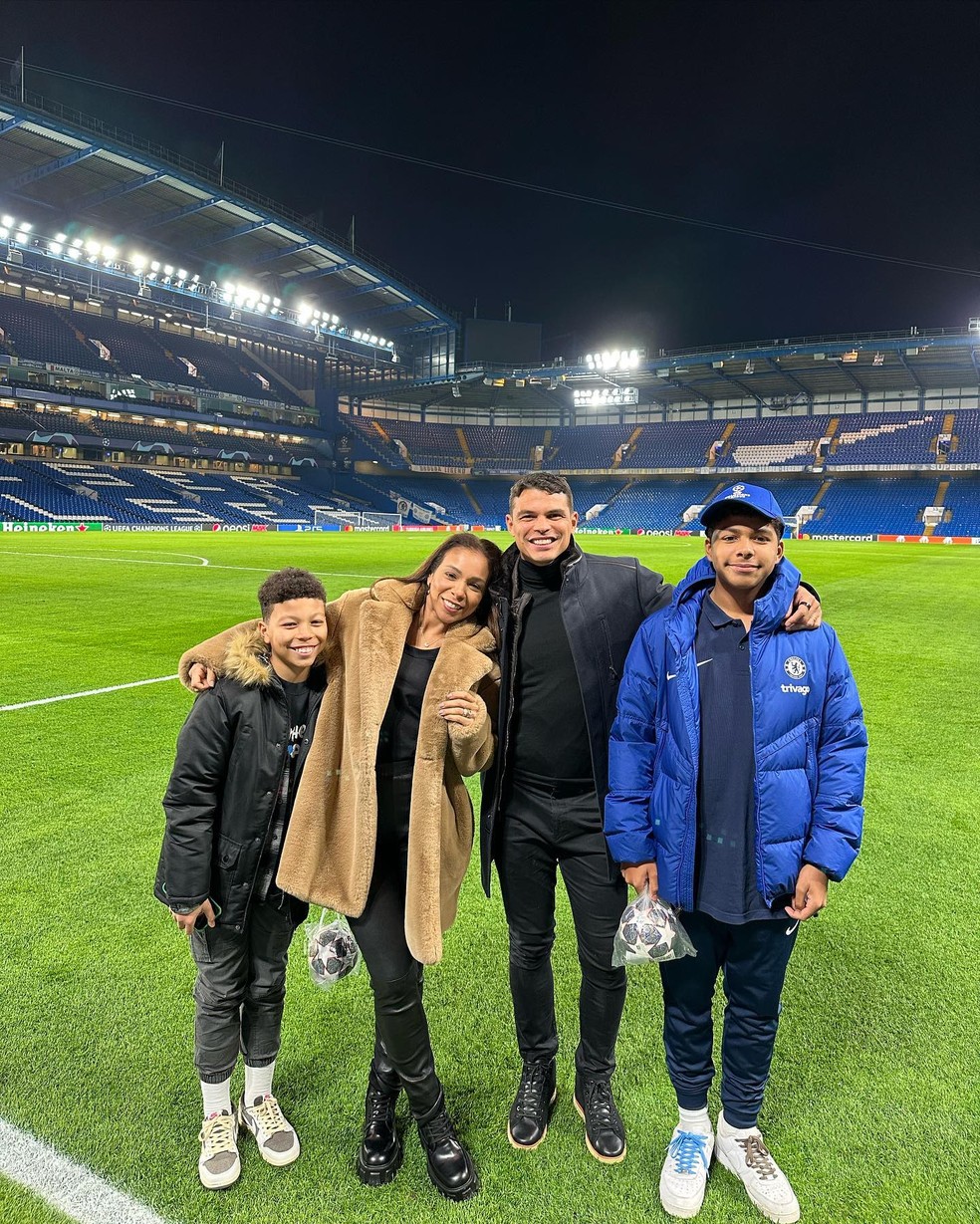 Thiago Silva com a mulher, Isabelle Silva e os filhos — Foto: Reprodução/ Instagram