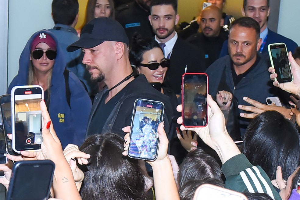 Demi Lovato desembarca no Aeroporto de Cumbica, em Guarulhos (SP) — Foto: Marcelo Sá Barretto e Araújo/AgNews