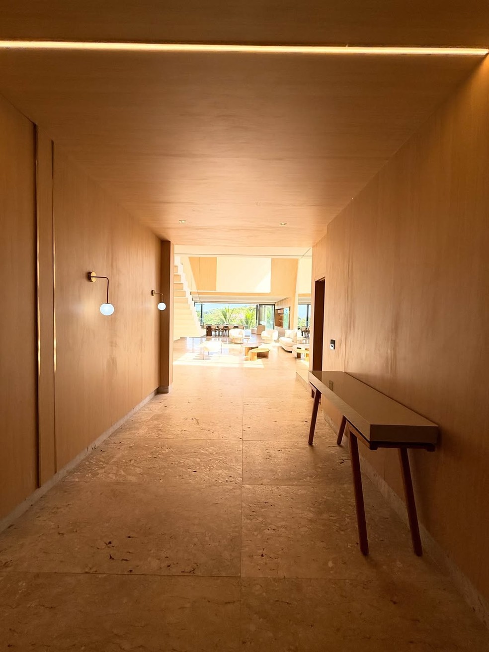 Com seis suítes e piscina com telão de LED, nova mansão de Zé Felipe em Goiânia é avaliada em R$ 24 milhões — Foto: @joaodosimoveiss