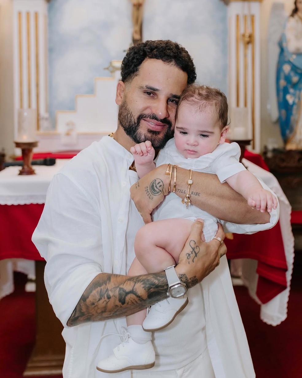 Ítalo Ferreira e esposa batizam o filho — Foto: Reprodução/Instagram