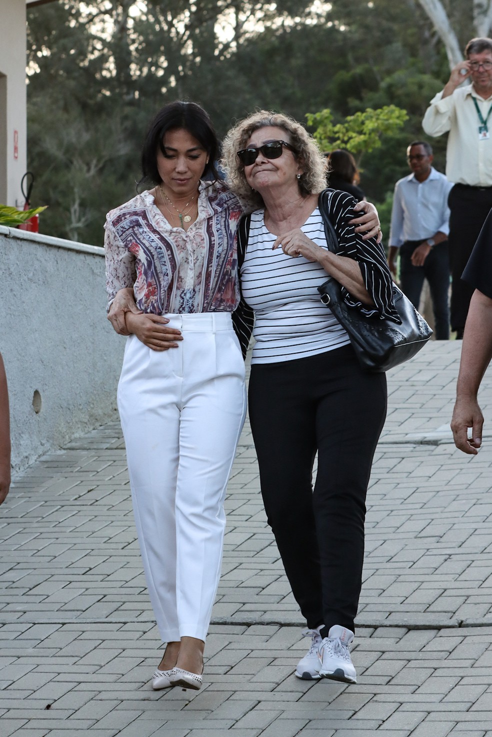 Danni Suzuki e a mãe de Rico Tavares — Foto: AgNews