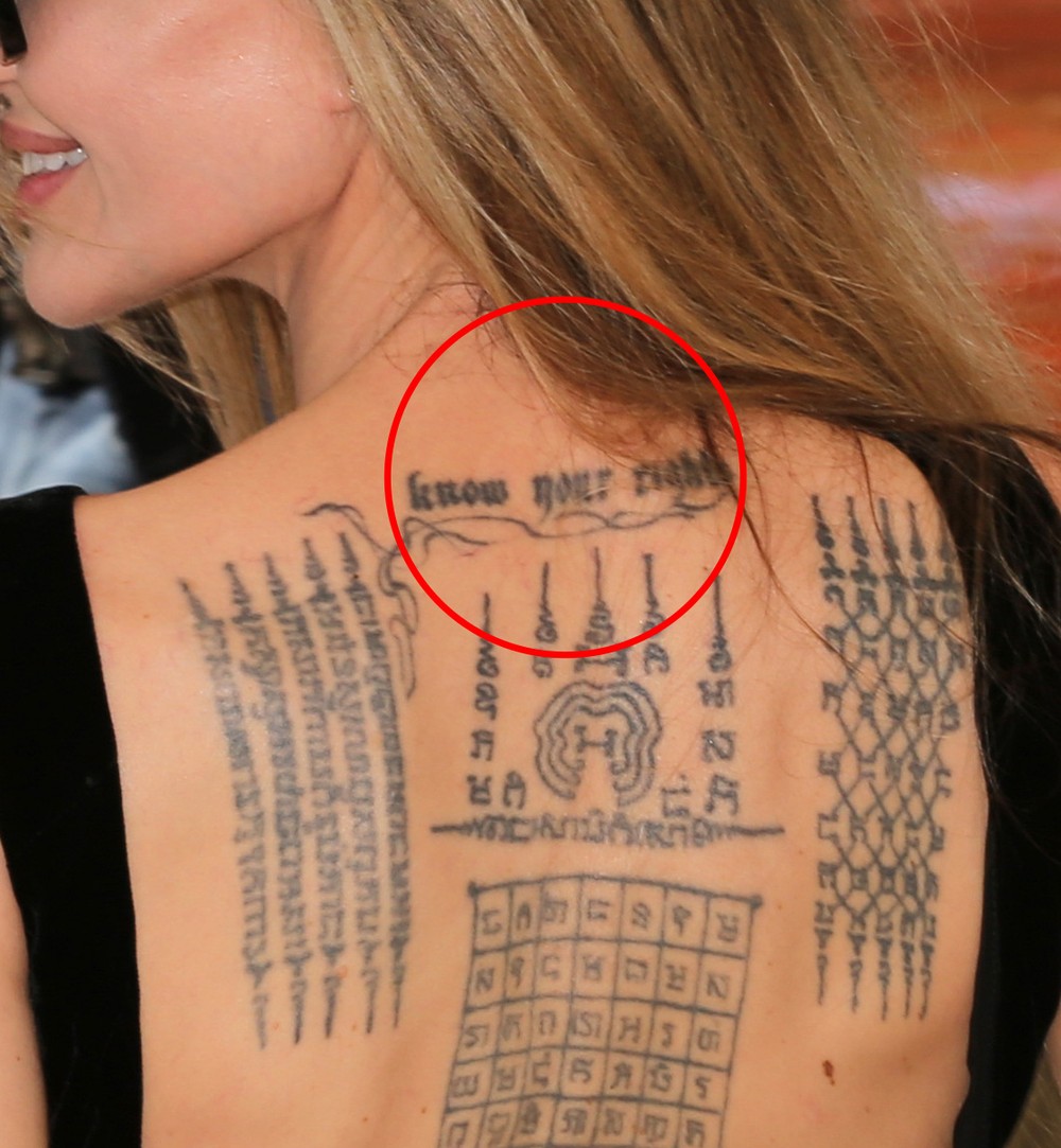 angelina-jolie-revela-tattoos-com-decote-nas-costas-saiba-significados