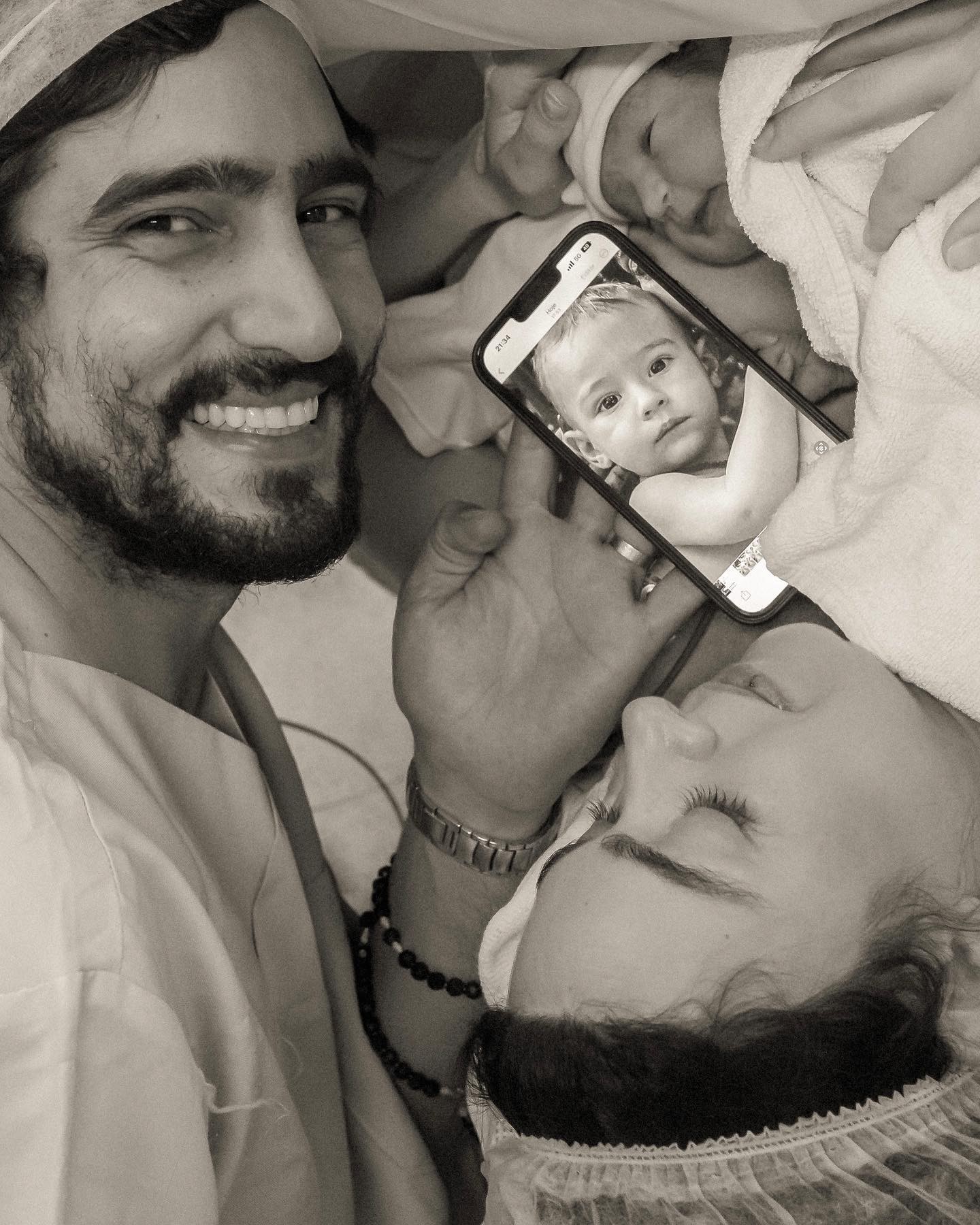 Thaila Ayala, Renato Goes e Tereza que nasceu em Abril desse ano — Foto: Fabi Salomão
