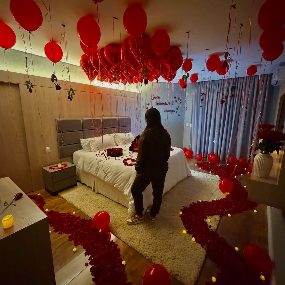 Gracyanne Barbosa é pedida em namoro por Gabriel Cardoso com surpresa romântica — Foto: Reprodução/ Instagram