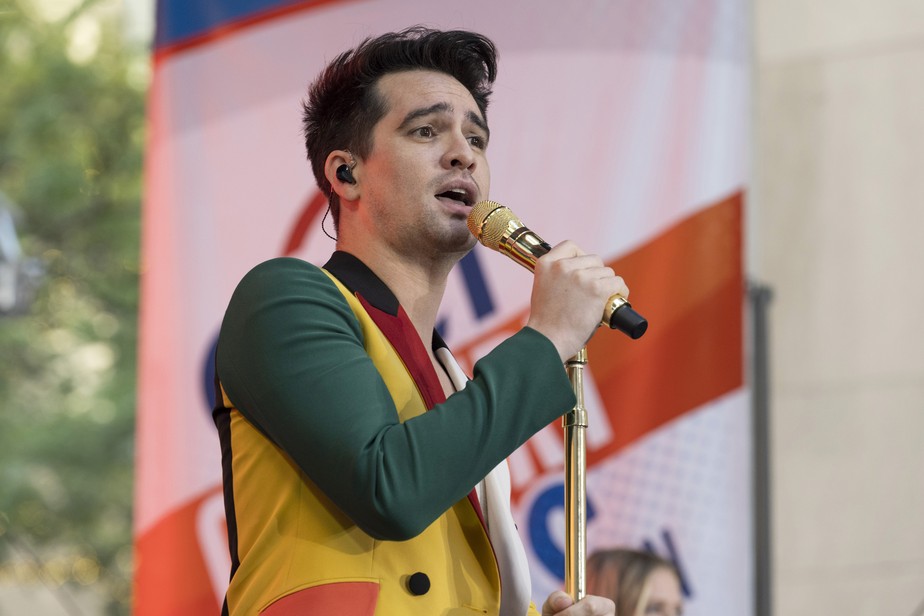 Brendon Urie anuncia fim do Panic At The Disco