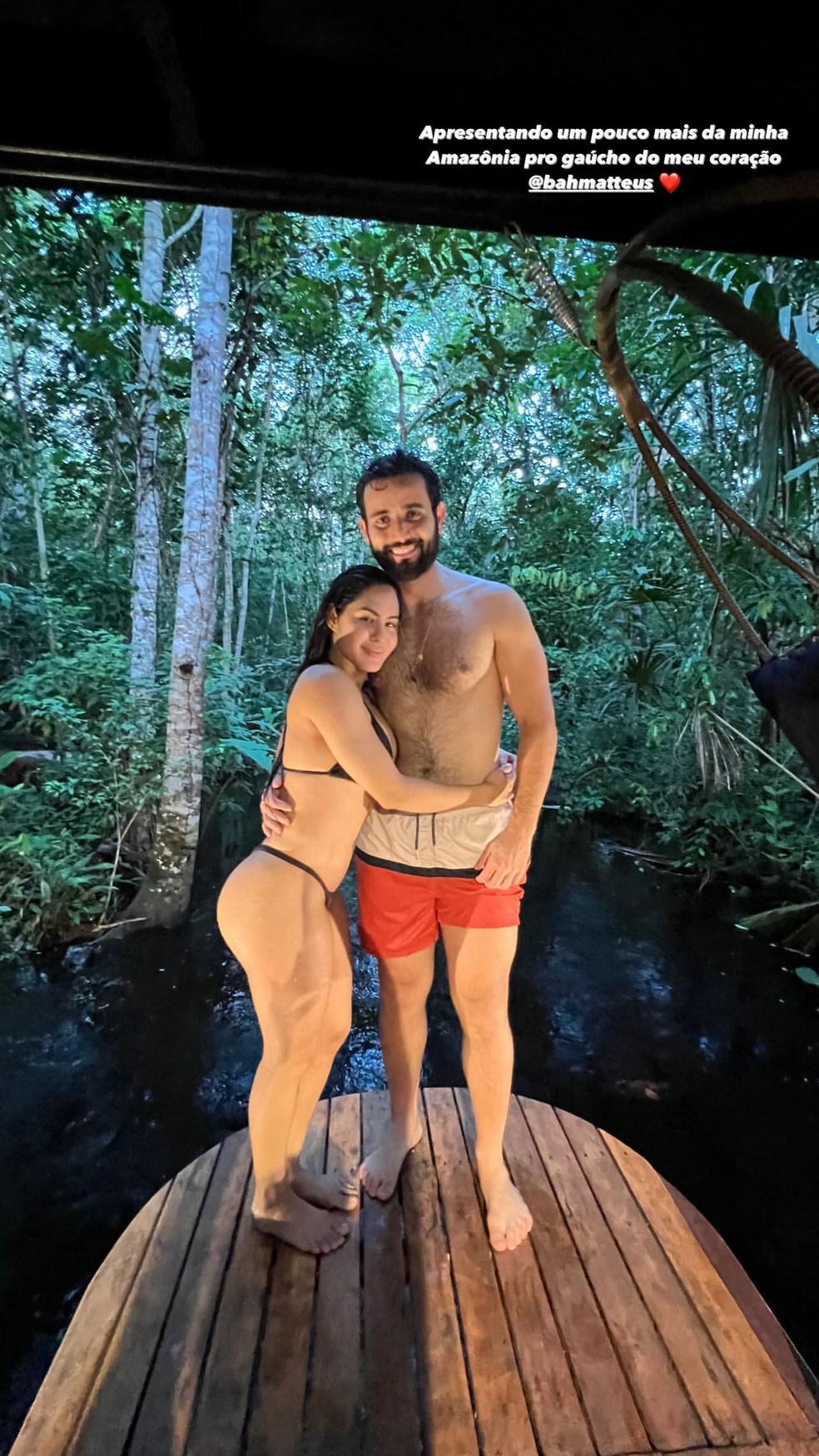 Ex-BBB Isabelle curte Amazonas com Matteus e reencontra a 'filha', a arara Jackson — Foto: Reprodução/Instagram
