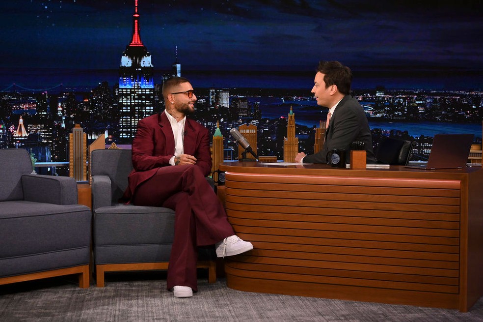 Maluma usando um par de Nike Air Force 1 branco — Foto: Reprodução
