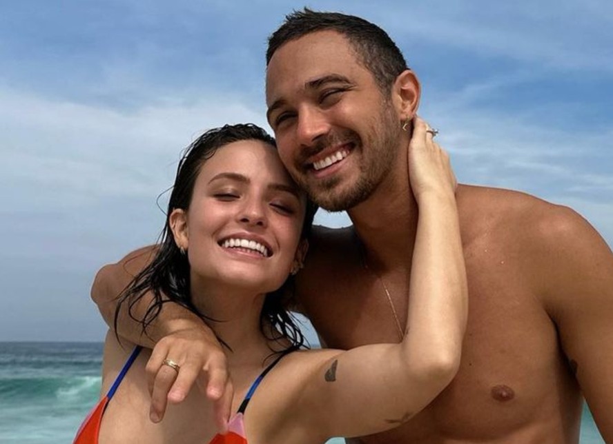 Larissa Manoela faz textão para comemorar os 9 meses de relacionamento com André Luiz Frambach