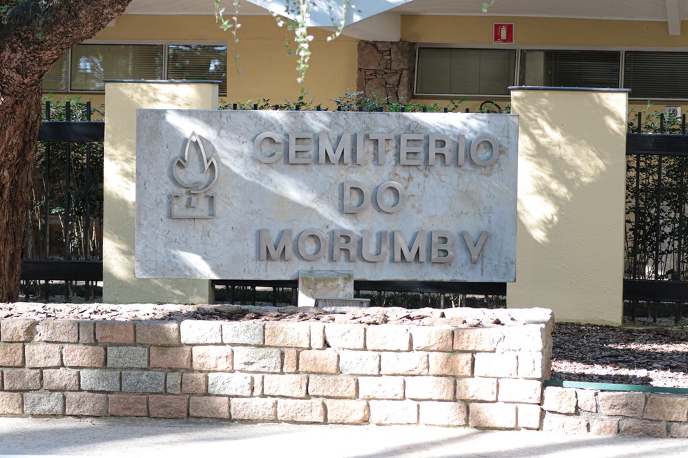 Corpo de Palmirinha Onofre é velado no Cemitério do Morumby — Foto: Van Campos / AgNews