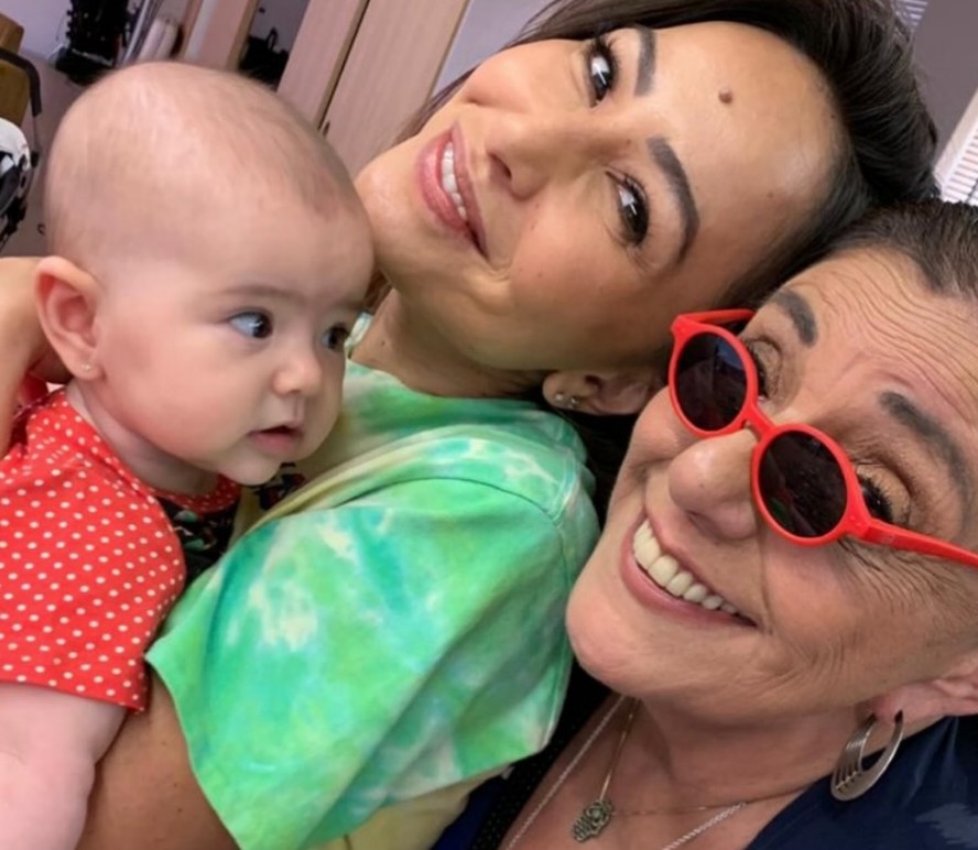Ex-sogra, Leda Nagle se derrete ao resgatar foto com Sabrina Sato e a neta Zoe