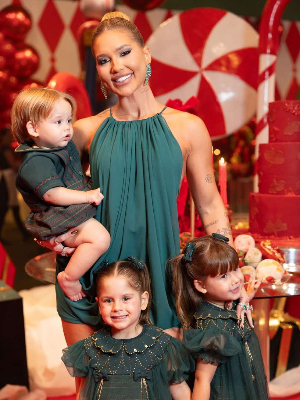Virginia Fonseca abre álbum com a família em Natal antecipado — Foto: Reprodução/Instagram