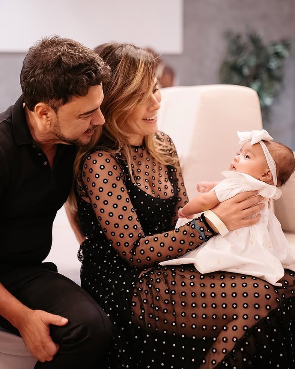 Wanessa Camargo e a irmã, Clara, e o pai, Zezé — Foto: Reprodução/Instagram