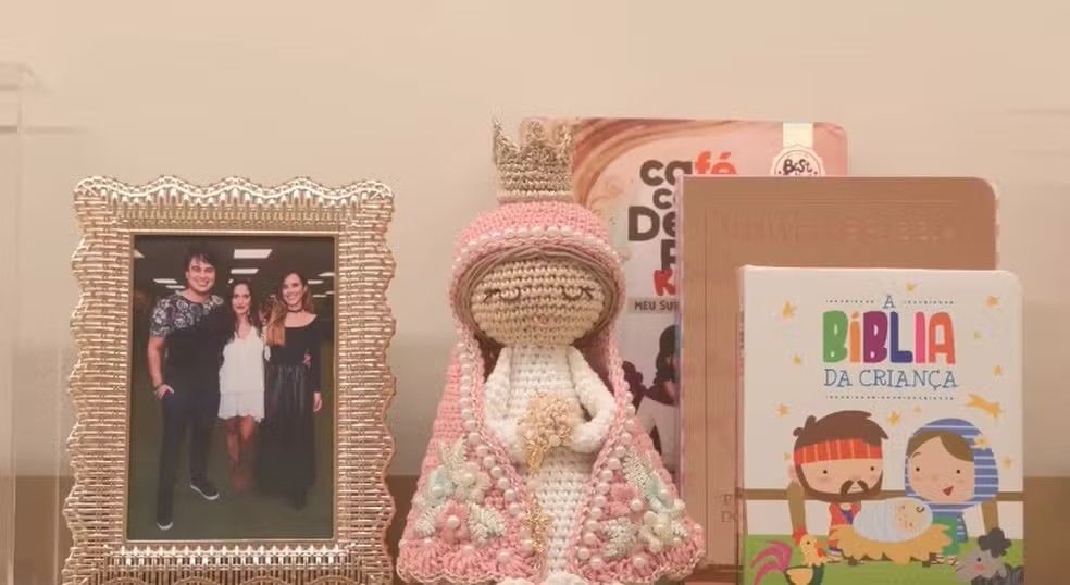 Foto de Igor, Camilla e Wanessa Camargo no quarto de Clara, filha de Zezé e Graciele — Foto: Reprodução/Instagram