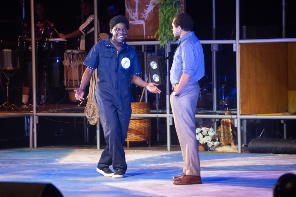 Cena de 'O Neguinho da Beija-Flor – Musical' — Foto: Letycia Miller/BrazilNews