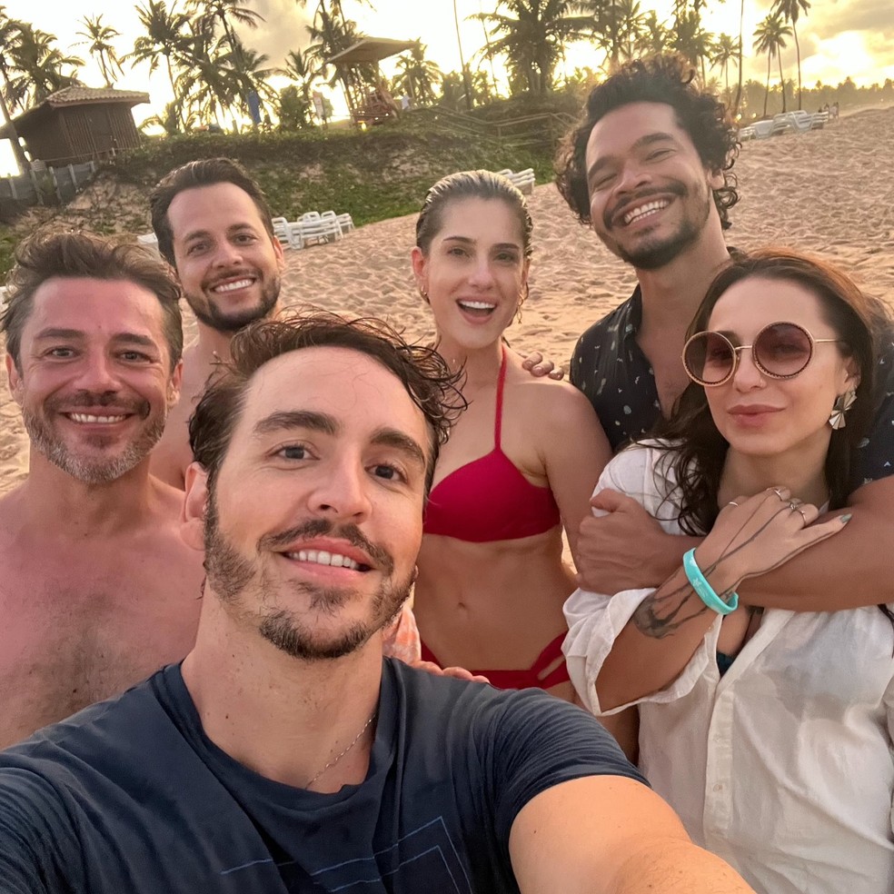 Elenco de 'Sandy & Junior' celebra 25 anos do seriado na Costa do Sauípe — Foto: Reprodução/Instagram
