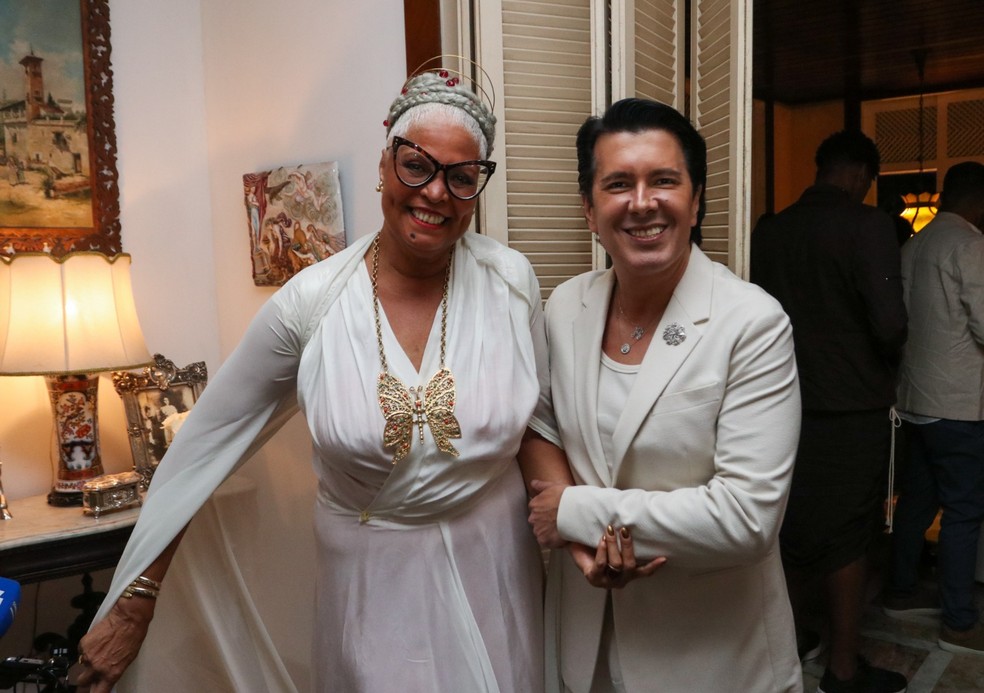 Stênio Garcia, Marilene Saade e Jayme Periard curtem Ano-Novo na casa ...