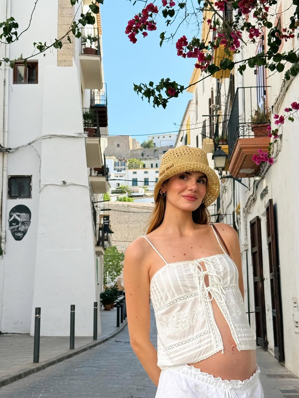 Camila Queiroz segue com 'babymoon' para a Espanha e web reage: 'Gravidinha tão perfeita' — Foto: Reprodução/Instagram