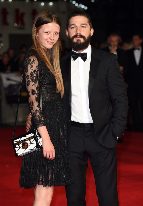 Shia LaBeouf é visto em clima de romance após deixar a prisão e separar ...