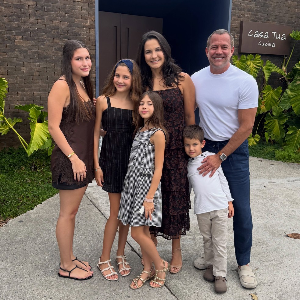 Sofia, Ayra, Kyra Gracie, Kyara, Rayan e Malvino Salvador — Foto: Reprodução/Instagram