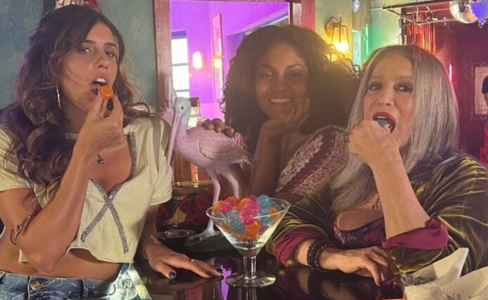 Natália Dal Molin, Bárbara Reis e Susana Vieira nos bastidores de gravação da novela 'Terra e Paixão' — Foto: Reprodução/Instagram