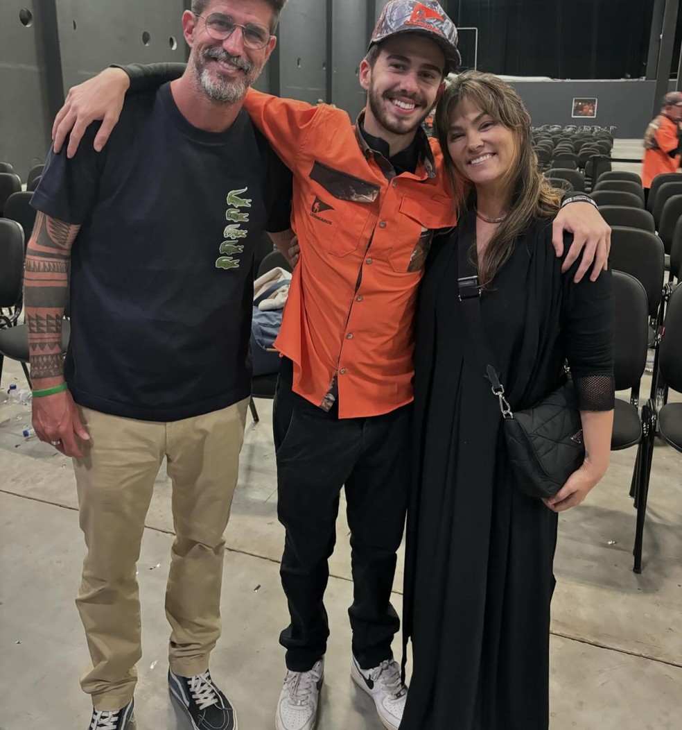 Suzana Alves com o marido, Flávio Saretta, e o enteado, Felipe Saretta — Foto: Reprodução/Instagram