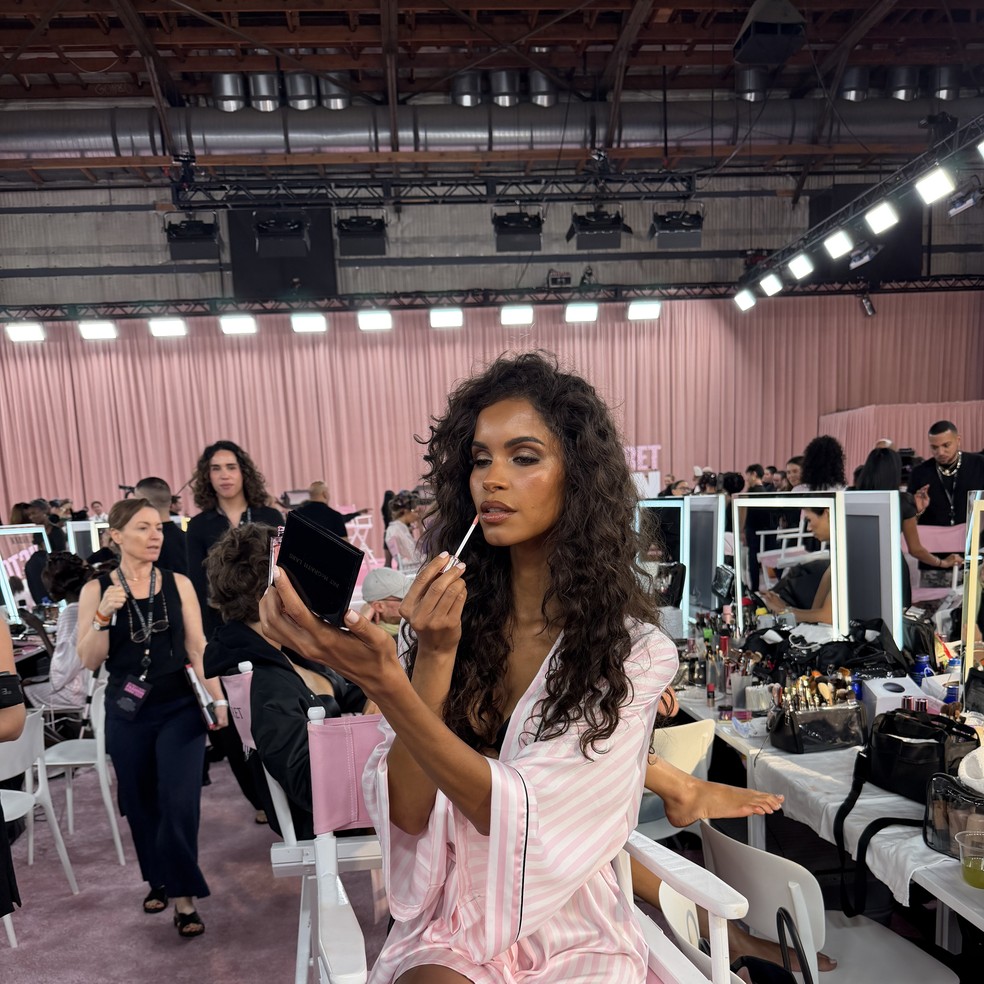 Daiane Sodré mostra bastidores do Victoria's Secret Fashion Show — Foto: Acervo pessoal