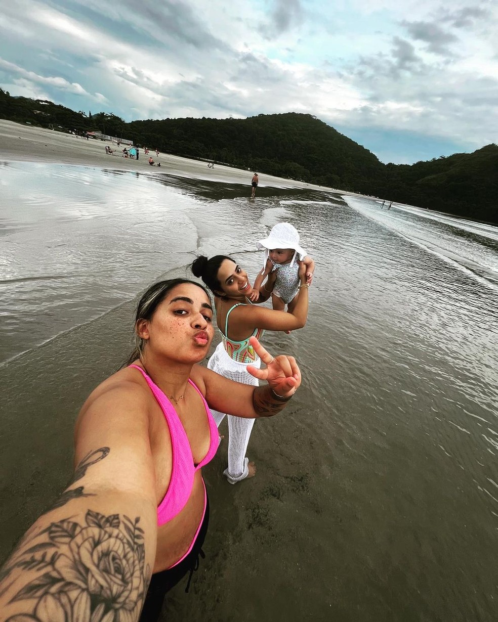 MC Loma e Mariely Santos com Melanie — Foto: Reprodução/Instagram