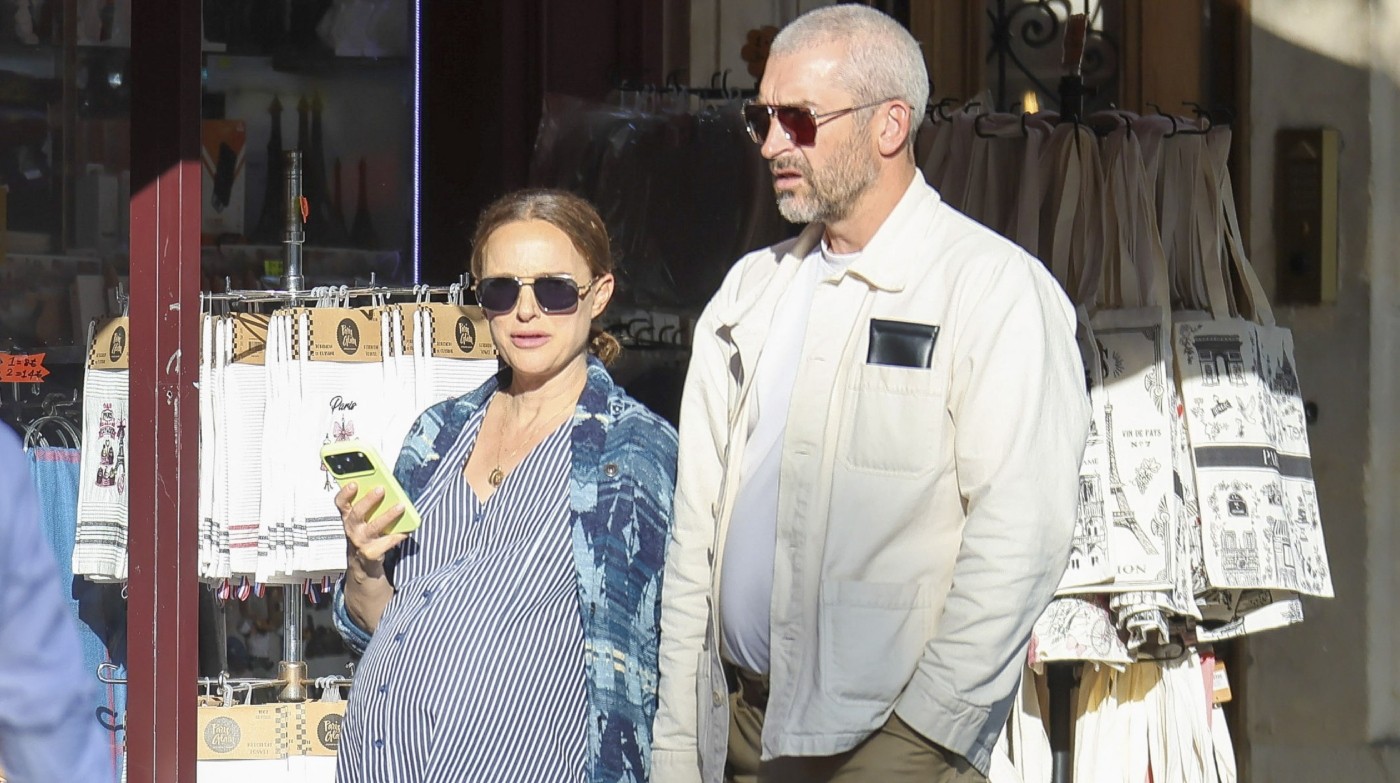 Natalie Portman fala pela primeira vez sobre a chegada do terceiro filho aos 45 anos: 'Nunca fui tão incomodada'