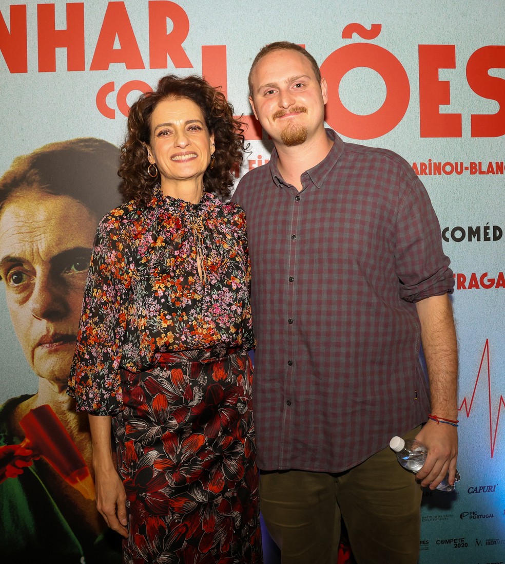 Denise Fraga lança filme com aparição rara do filho e da nora; fotos