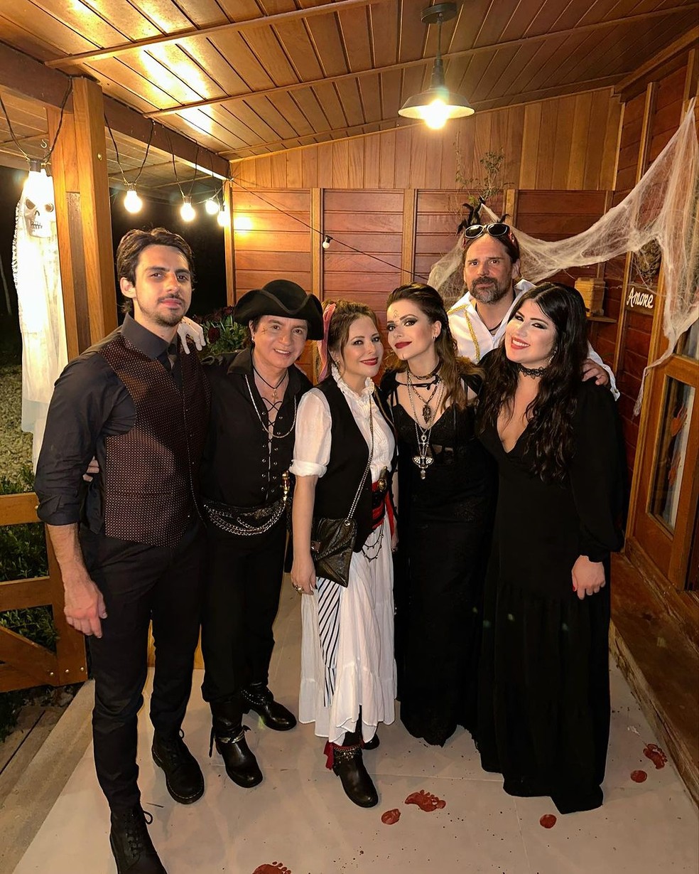 Sandy com Xororó e Noely, Andras Kisser e Giulia Kisser e Marinho Lima — Foto: Reprodução Instagram