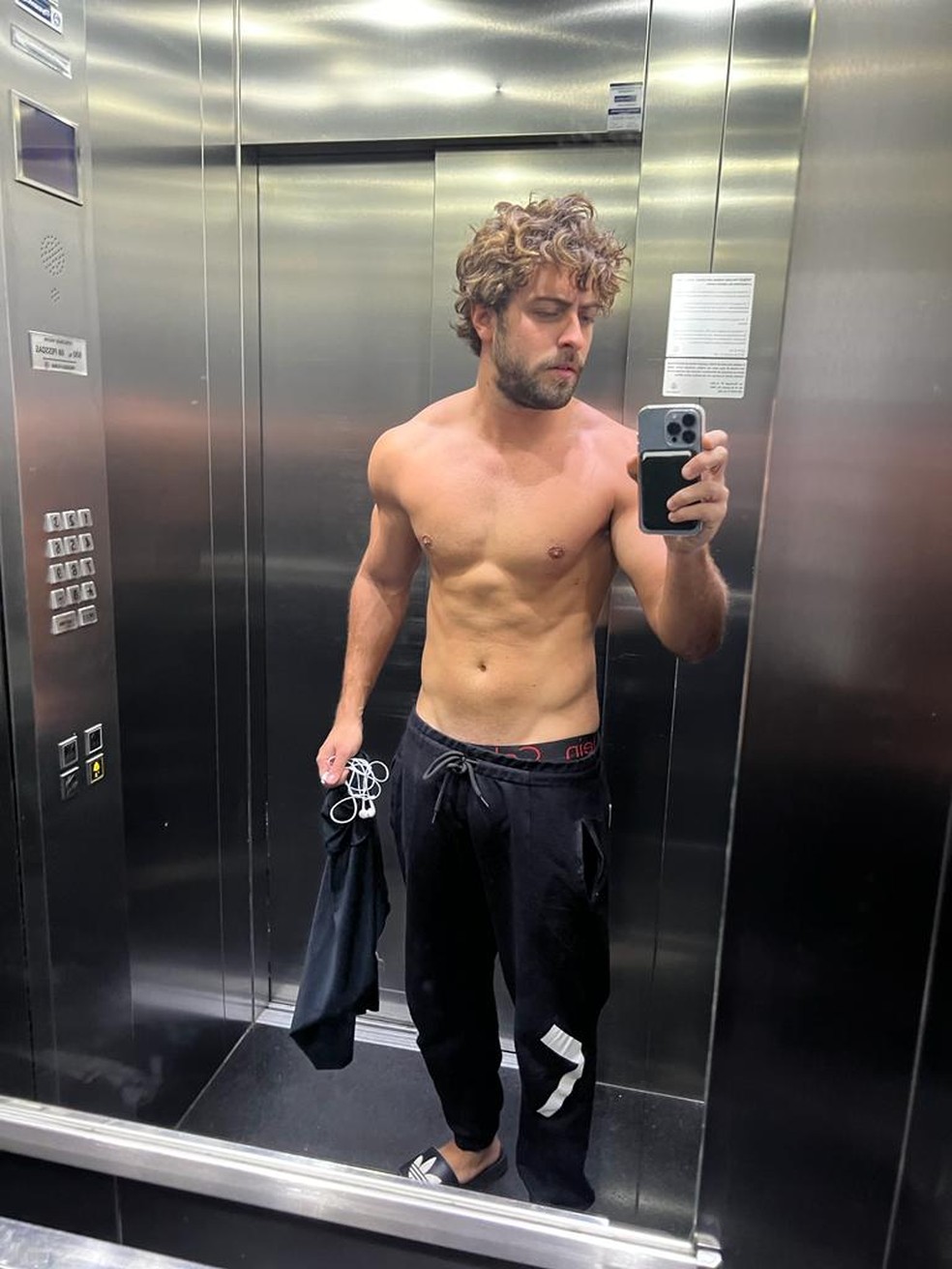 Eike Duarte exibe corpo após preparação para série da Disney — Foto: Arquivo pessoal