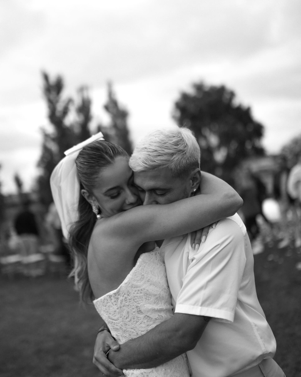 Arrascaeta e Camila Bastiani se casam no civil — Foto: Vanessa Silva/GQ Weddings