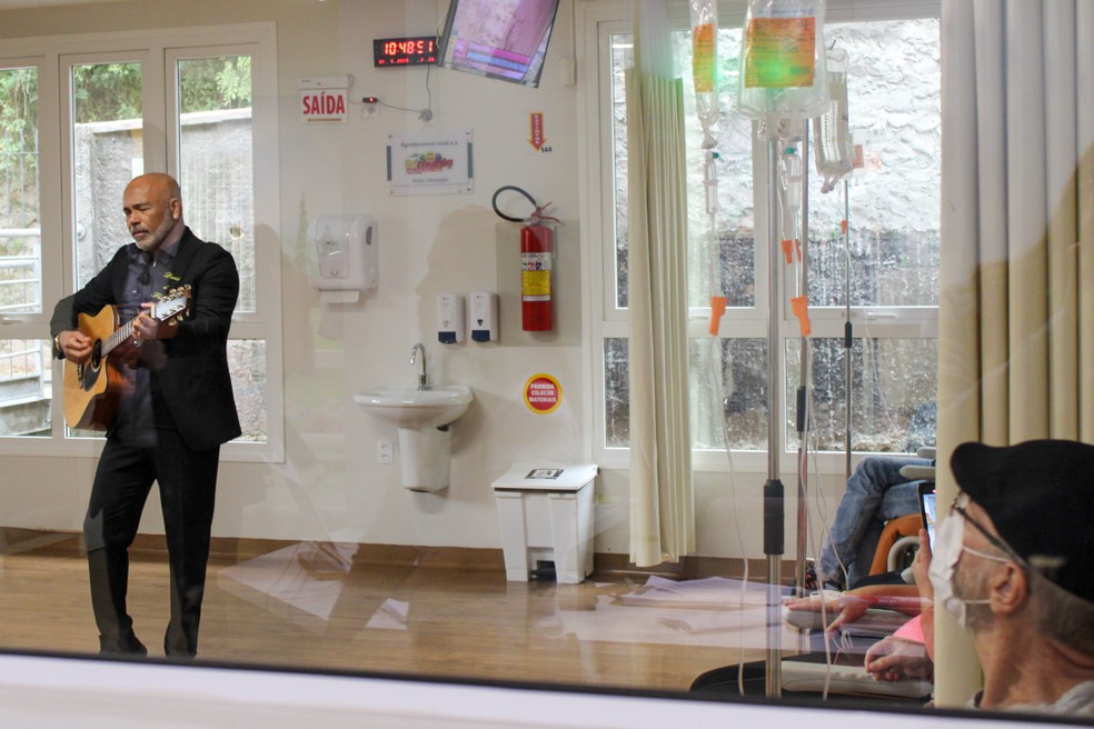 Rick durante visita ao Hospital Santo Antônio (2023) — Foto: Reprodução/https://www.hsan