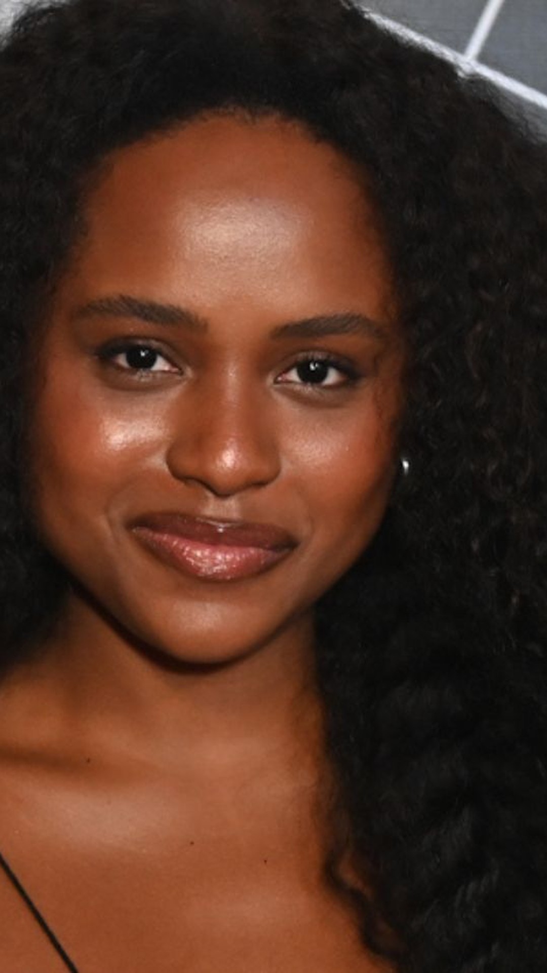 Saiba tudo sobre: Duda Santos