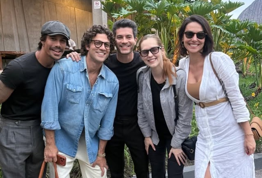Elenco de Rebelde publica carta aberta para Lua Blanco após reencontro em despedida