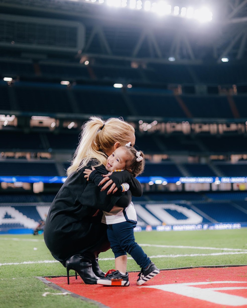 Karoline Lima e Cec&iacute;lia, sua filha com &Eacute;der Milit&atilde;o &mdash; Foto: Instagram