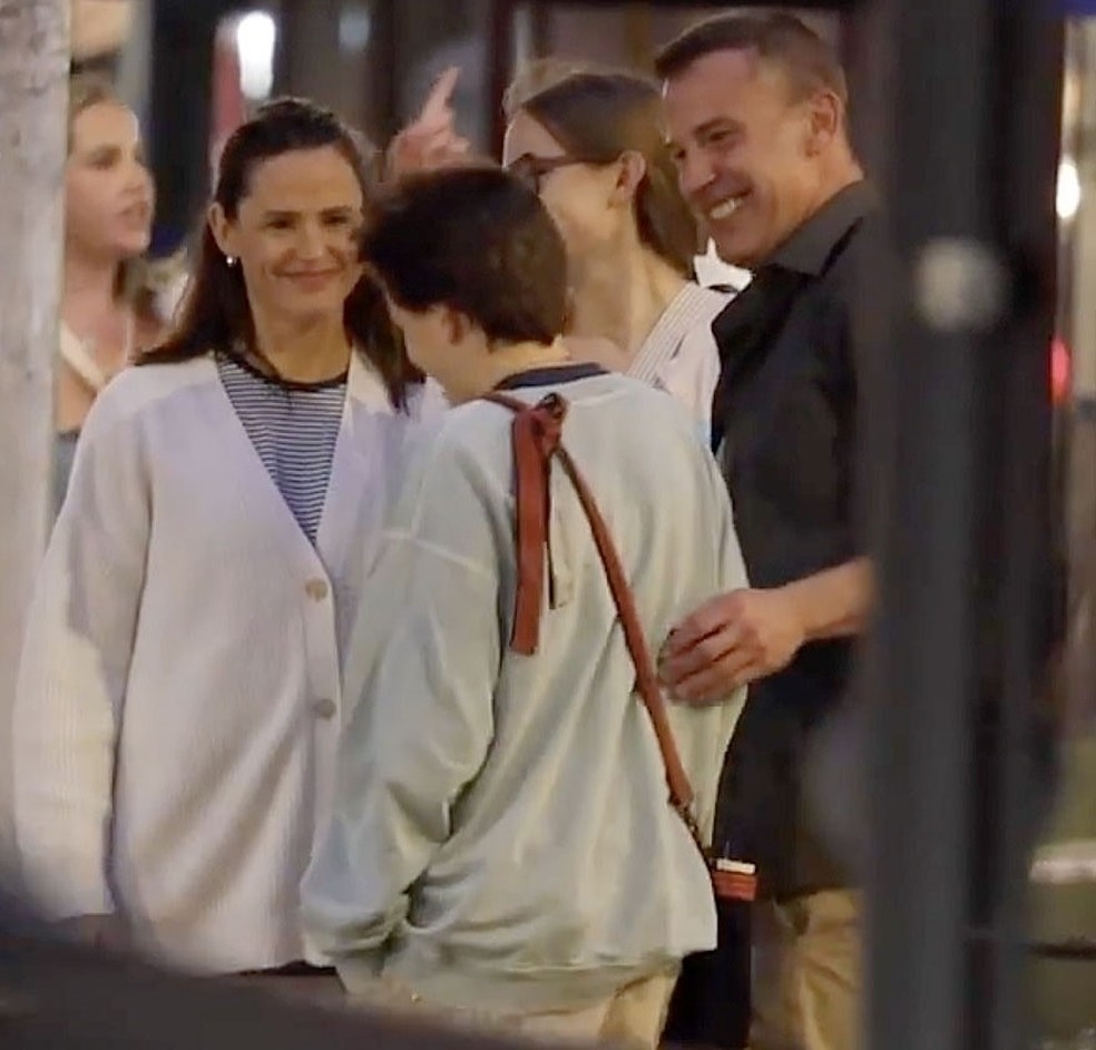 Ben Affleck curte momento em família com ex e filhos dias antes de