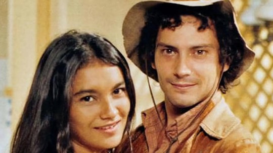 Dira Paes, par romântico de Ilya São Paulo em 'Irmãos Coragem', lamenta morte do ator