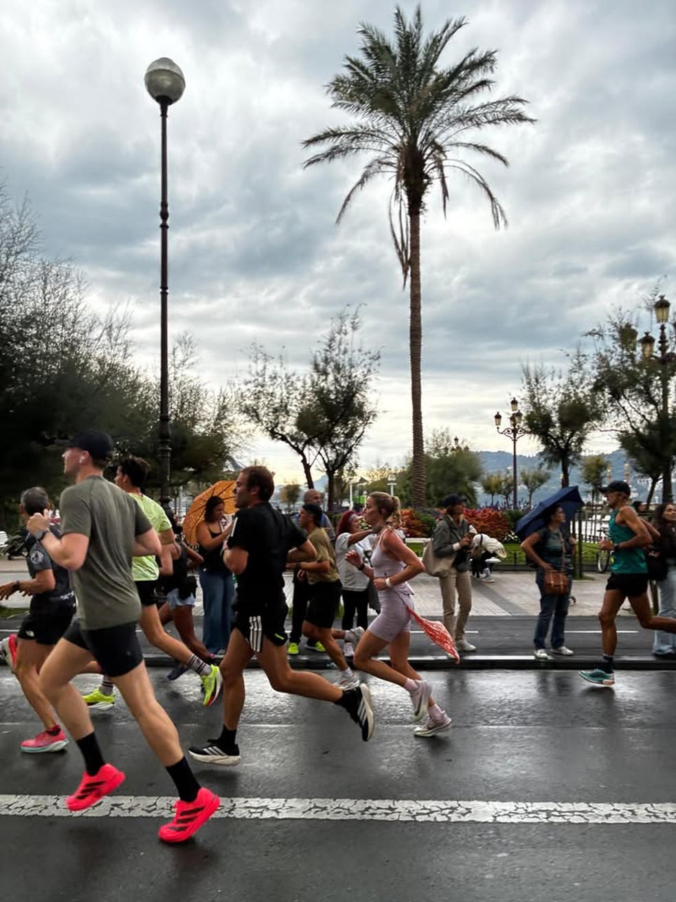 Amber Heard comemora primeira meia-maratona na Espanha — Foto: Reprodução/Instagram