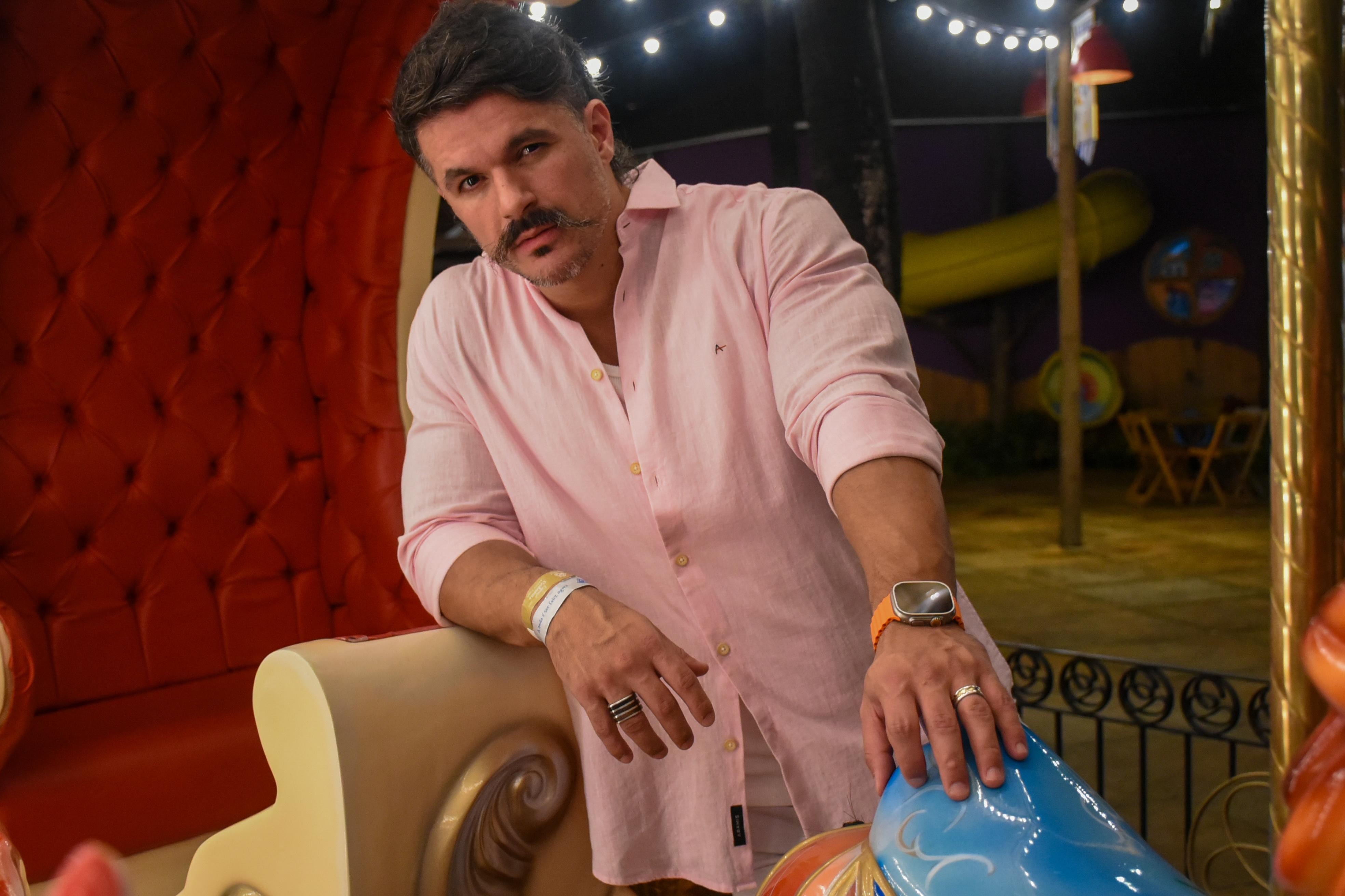 Bruno Lopes celebra maturidade como ator e homem: 'Fico feliz quando ...
