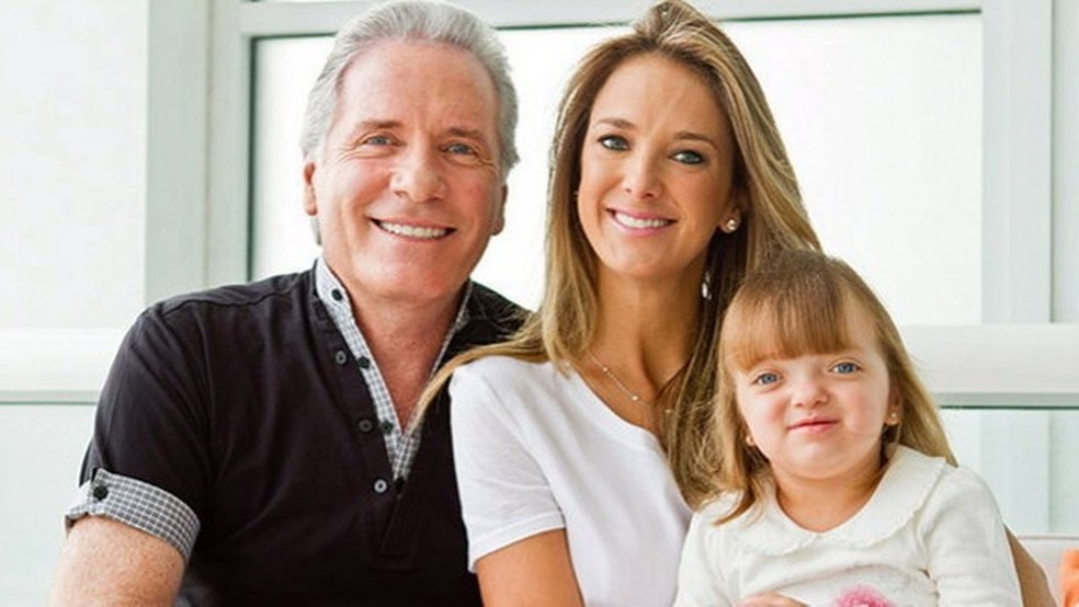 Roberto Justus e Ticiane Pinheiro com a filha, Rafaella — Foto: Quem