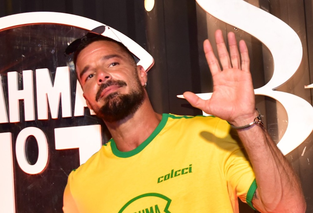 Ricky Martin chega a camarote no Rio e se declara: 'Apaixonado pelo Brasil'