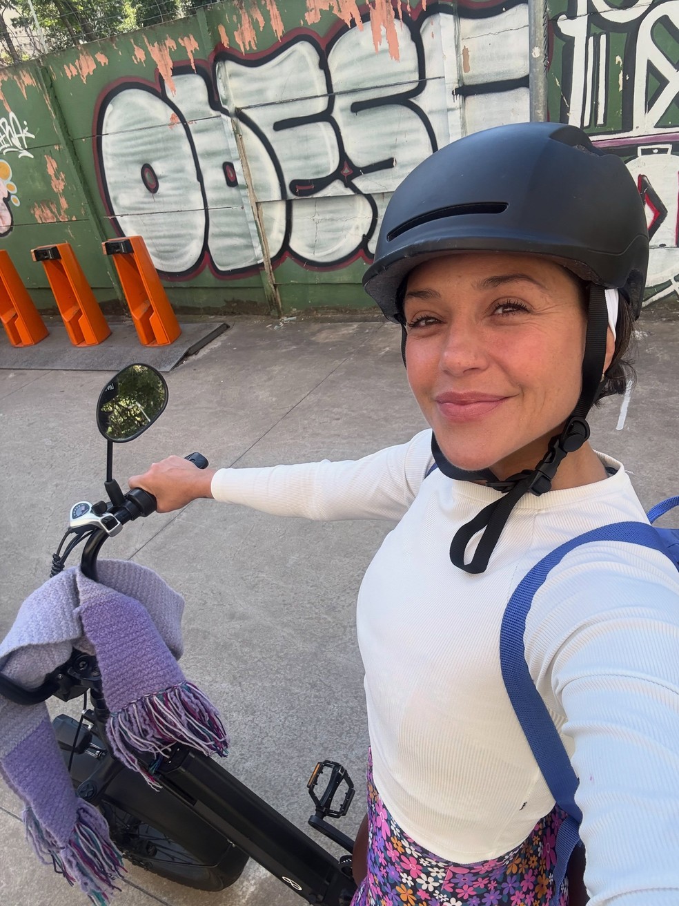 Após vender carro, Priscila Sol tem bicicleta como meio de transporte — Foto: Reprodução/Instagram